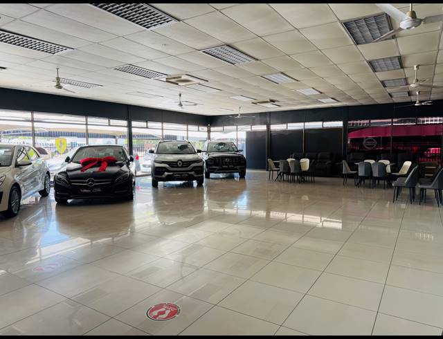 4,202M² BUSINESS CENTRE FOR SALE IN MAYVILLE